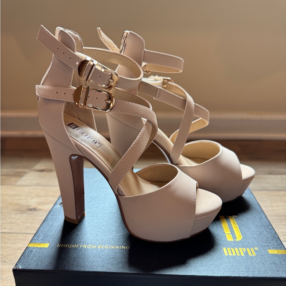 Women's Tan/Cream High Heels